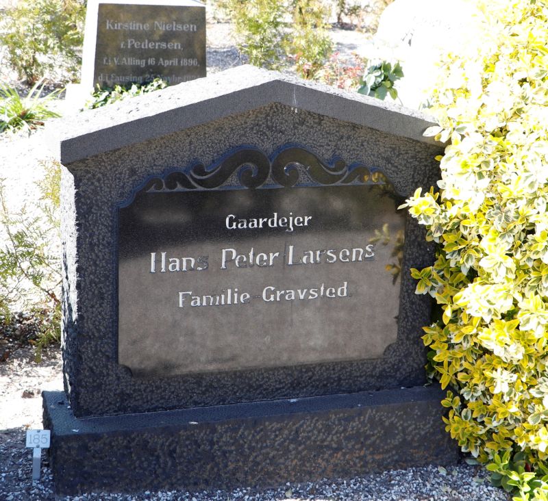 Hans Peter Larsen's familiegravsted.JPG